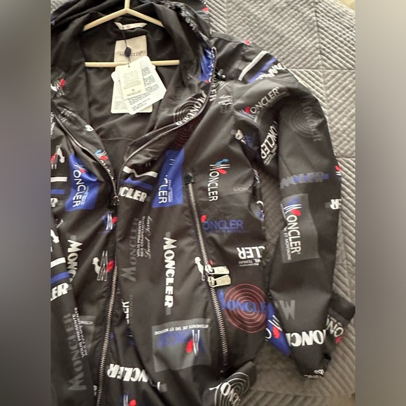 Moncler Rain coat - Picture 3 of 7